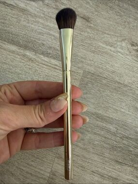 Sarah Cream complexion Brush in Gold — Soft Blending Brush